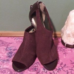 7.5 Bandolino Wedge Shoes